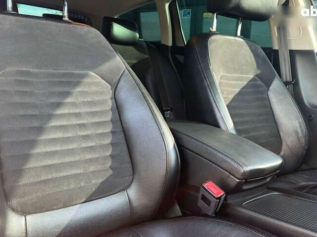 Фольксваген Пассат, объемом двигателя 1.6 л и пробегом 320 тыс. км за 11000 $, фото 26 на Automoto.ua