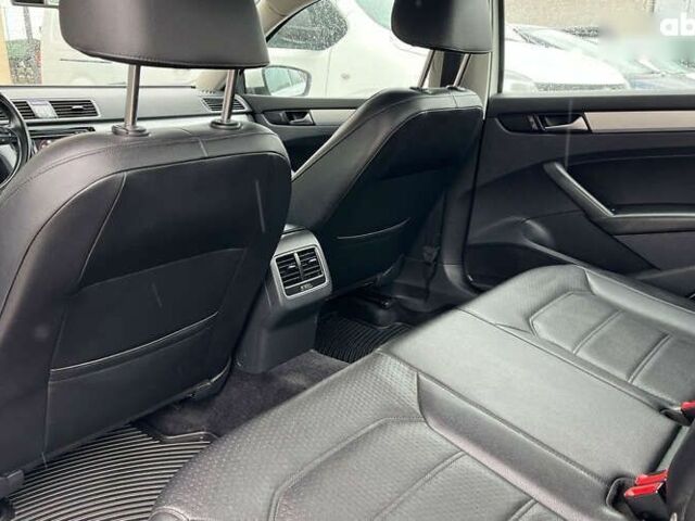 Фольксваген Пассат, объемом двигателя 2.5 л и пробегом 192 тыс. км за 10599 $, фото 14 на Automoto.ua