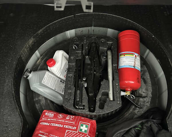 Фольксваген Пассат, объемом двигателя 1.8 л и пробегом 252 тыс. км за 9300 $, фото 14 на Automoto.ua