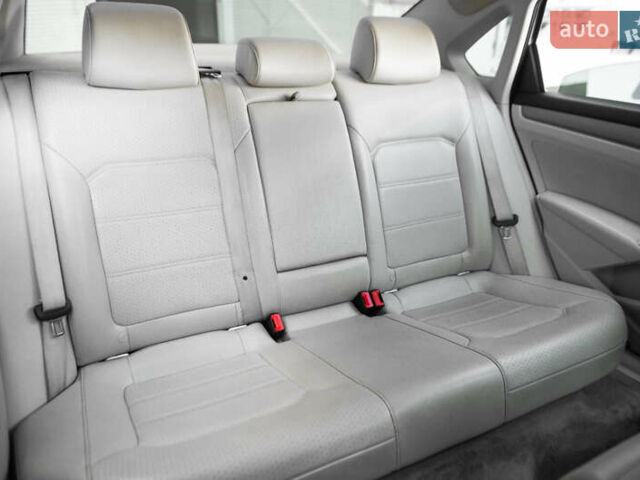 Фольксваген Пассат, объемом двигателя 1.8 л и пробегом 184 тыс. км за 10500 $, фото 18 на Automoto.ua