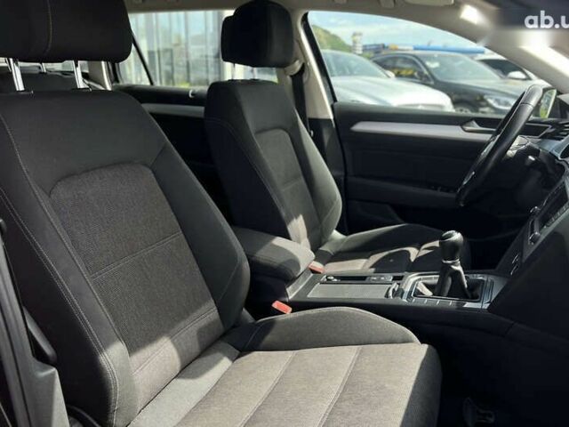 Фольксваген Пассат, объемом двигателя 1.6 л и пробегом 234 тыс. км за 13990 $, фото 10 на Automoto.ua