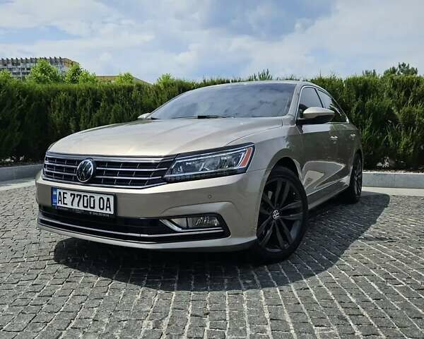 Фольксваген Пассат, объемом двигателя 3.6 л и пробегом 203 тыс. км за 15000 $, фото 1 на Automoto.ua