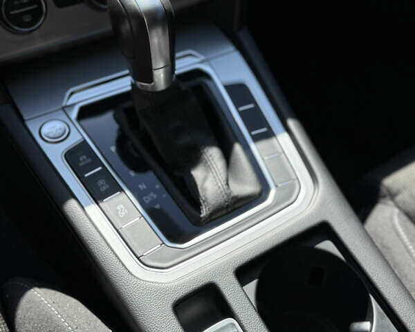 Фольксваген Пассат, объемом двигателя 1.8 л и пробегом 161 тыс. км за 17100 $, фото 9 на Automoto.ua