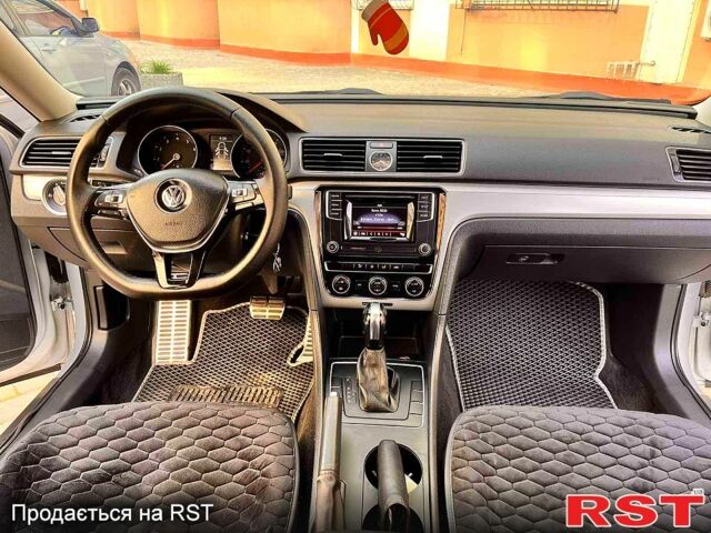 Фольксваген Пассат, объемом двигателя 1.8 л и пробегом 198 тыс. км за 14000 $, фото 5 на Automoto.ua