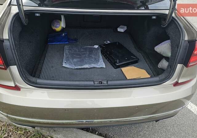 Фольксваген Пассат, объемом двигателя 3.6 л и пробегом 203 тыс. км за 15000 $, фото 6 на Automoto.ua