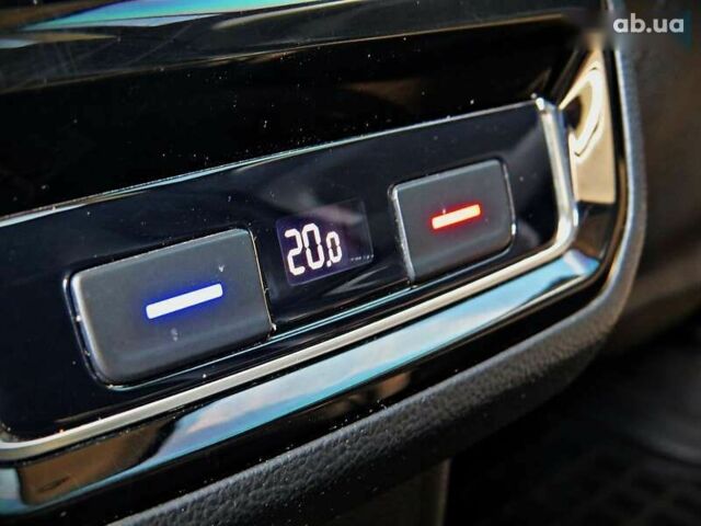 Фольксваген Пассат, об'ємом двигуна 1.6 л та пробігом 226 тис. км за 12800 $, фото 16 на Automoto.ua