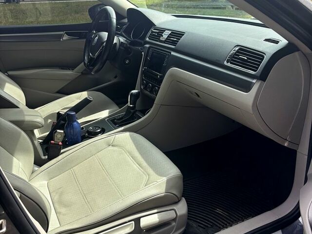 Фольксваген Пассат, объемом двигателя 2 л и пробегом 123 тыс. км за 14000 $, фото 8 на Automoto.ua