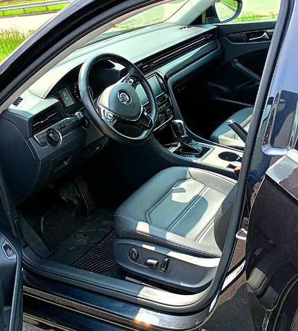 Фольксваген Пассат, объемом двигателя 2.5 л и пробегом 70 тыс. км за 14900 $, фото 4 на Automoto.ua