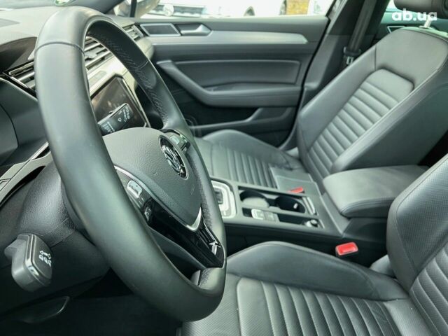 Фольксваген Пассат 2021 в Киеве на Automoto.ua Фольксваген Пассат, объемом двигателя 2 л и пробегом 15 тыс. км за 43298 $, фото 3 на Automoto.ua