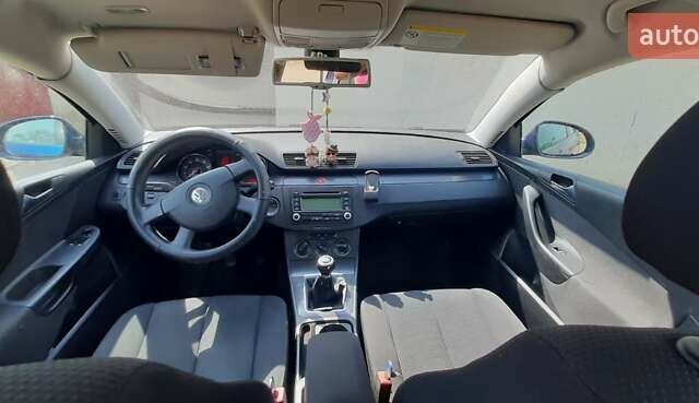 Фольксваген Пассат, объемом двигателя 1.6 л и пробегом 270 тыс. км за 5400 $, фото 3 на Automoto.ua