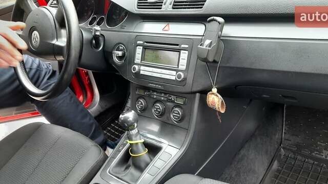 Фольксваген Пассат, объемом двигателя 1.6 л и пробегом 230 тыс. км за 6000 $, фото 4 на Automoto.ua