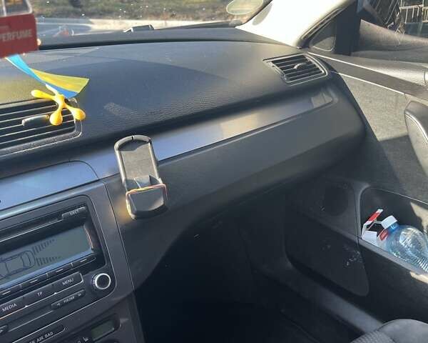 Фольксваген Пассат, объемом двигателя 1.97 л и пробегом 250 тыс. км за 6400 $, фото 12 на Automoto.ua