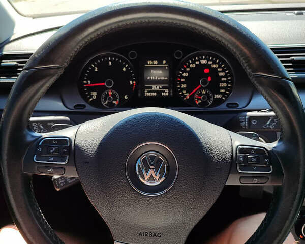 Фольксваген Пассат, объемом двигателя 2 л и пробегом 303 тыс. км за 11000 $, фото 17 на Automoto.ua