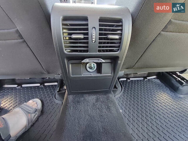 Фольксваген Пассат, объемом двигателя 2 л и пробегом 303 тыс. км за 11000 $, фото 10 на Automoto.ua