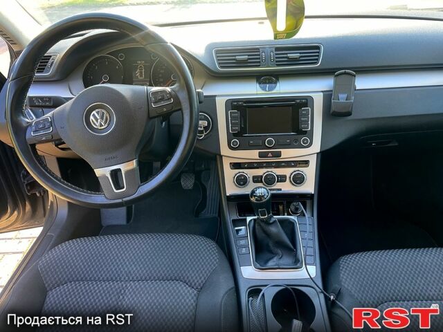 Фольксваген Пассат, об'ємом двигуна 1.6 л та пробігом 240 тис. км за 10300 $, фото 6 на Automoto.ua