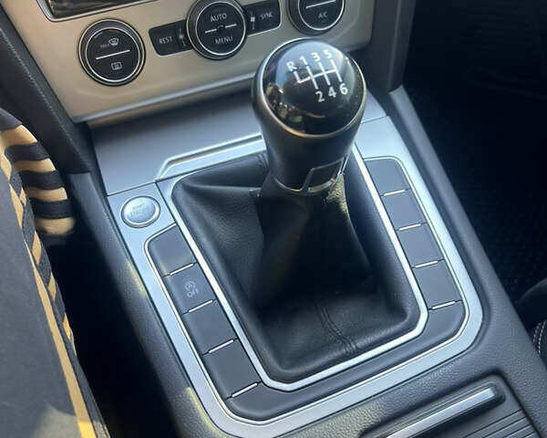 Фольксваген Пассат, объемом двигателя 1.6 л и пробегом 210 тыс. км за 12999 $, фото 14 на Automoto.ua