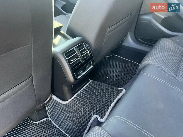 Фольксваген Пассат, объемом двигателя 1.6 л и пробегом 210 тыс. км за 12999 $, фото 6 на Automoto.ua