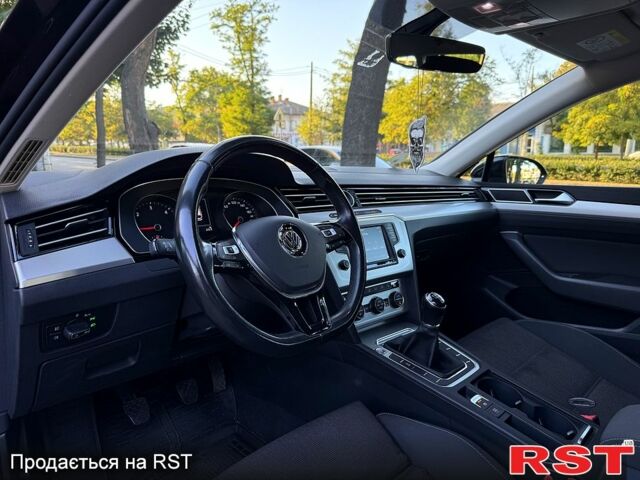 Фольксваген Пассат, объемом двигателя 1.6 л и пробегом 217 тыс. км за 13999 $, фото 7 на Automoto.ua