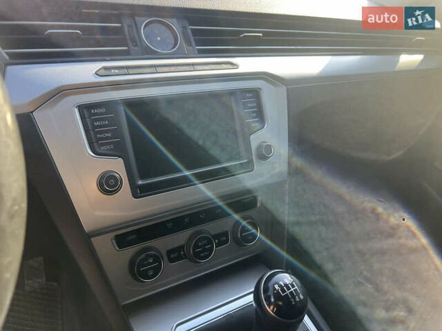 Фольксваген Пассат, объемом двигателя 1.6 л и пробегом 210 тыс. км за 12999 $, фото 11 на Automoto.ua