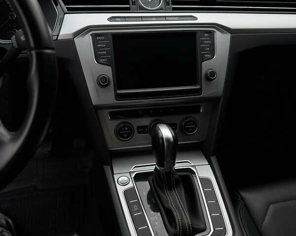 Фольксваген Пассат, об'ємом двигуна 2 л та пробігом 198 тис. км за 16000 $, фото 16 на Automoto.ua