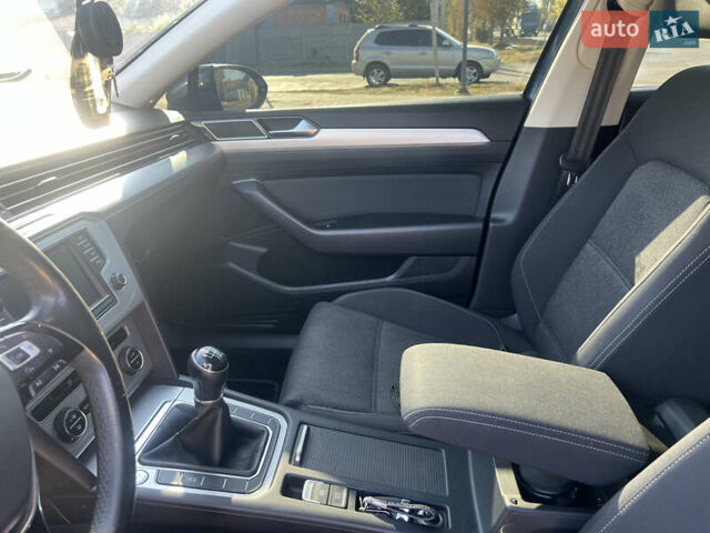 Фольксваген Пассат, объемом двигателя 1.6 л и пробегом 210 тыс. км за 12999 $, фото 9 на Automoto.ua