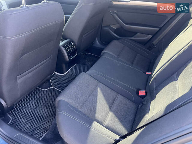 Фольксваген Пассат, объемом двигателя 1.6 л и пробегом 210 тыс. км за 12999 $, фото 5 на Automoto.ua