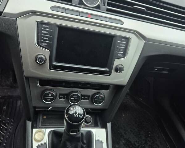 Фольксваген Пассат, объемом двигателя 1.97 л и пробегом 350 тыс. км за 13000 $, фото 31 на Automoto.ua