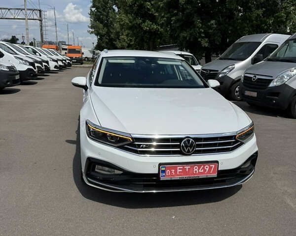 Фольксваген Пассат 2021 у Києві на Automoto.ua Фольксваген Пассат, об'ємом двигуна 2 л та пробігом 194 тис. км за 26300 $, фото 1 на Automoto.ua