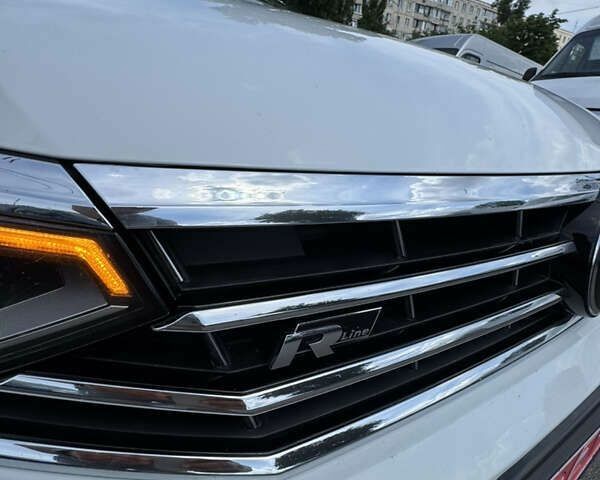 Фольксваген Пассат 2021 у Києві на Automoto.ua Фольксваген Пассат, об'ємом двигуна 2 л та пробігом 194 тис. км за 26300 $, фото 13 на Automoto.ua
