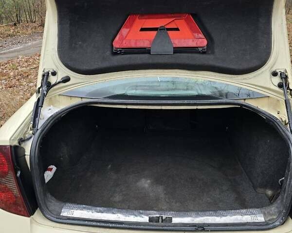 Желтый Фольксваген Пассат, объемом двигателя 1.9 л и пробегом 385 тыс. км за 4000 $, фото 9 на Automoto.ua