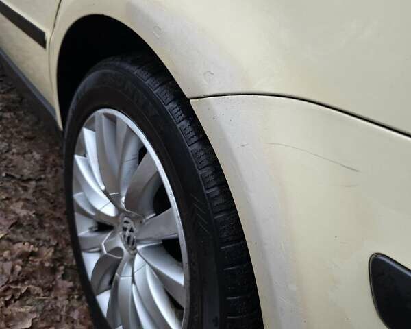 Желтый Фольксваген Пассат, объемом двигателя 1.9 л и пробегом 385 тыс. км за 4000 $, фото 11 на Automoto.ua