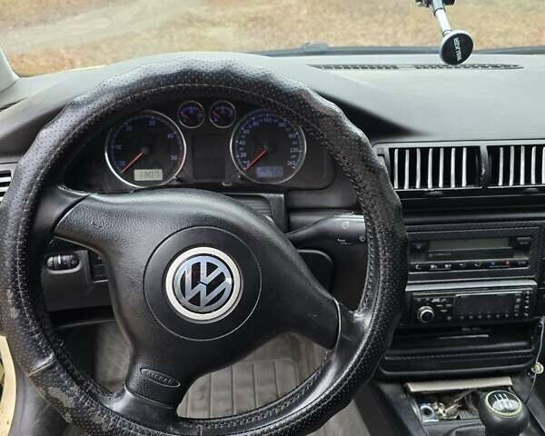 Желтый Фольксваген Пассат, объемом двигателя 1.9 л и пробегом 385 тыс. км за 4000 $, фото 5 на Automoto.ua