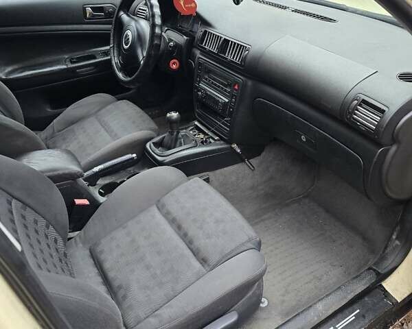 Желтый Фольксваген Пассат, объемом двигателя 1.9 л и пробегом 385 тыс. км за 4000 $, фото 8 на Automoto.ua