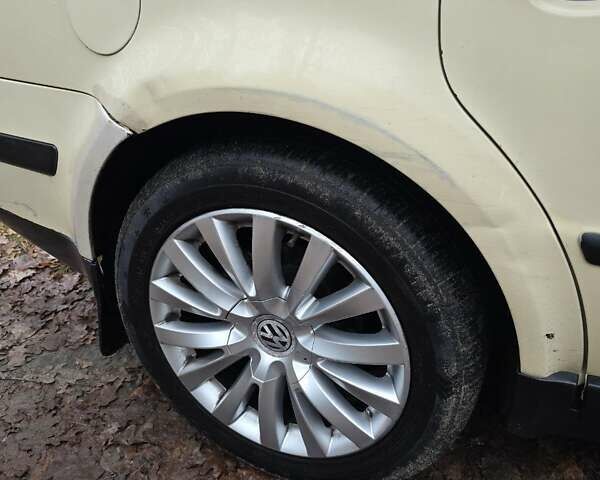 Желтый Фольксваген Пассат, объемом двигателя 1.9 л и пробегом 385 тыс. км за 4000 $, фото 15 на Automoto.ua