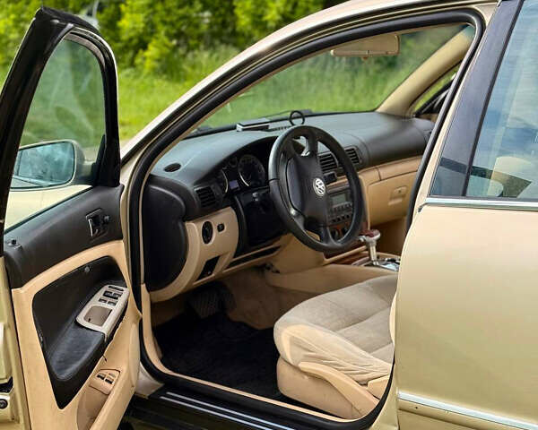 Желтый Фольксваген Пассат, объемом двигателя 2.77 л и пробегом 440 тыс. км за 3500 $, фото 5 на Automoto.ua