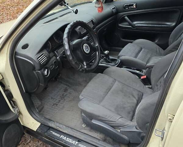 Желтый Фольксваген Пассат, объемом двигателя 1.9 л и пробегом 385 тыс. км за 4000 $, фото 7 на Automoto.ua