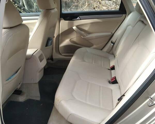 Желтый Фольксваген Пассат, объемом двигателя 1.8 л и пробегом 160 тыс. км за 10500 $, фото 1 на Automoto.ua