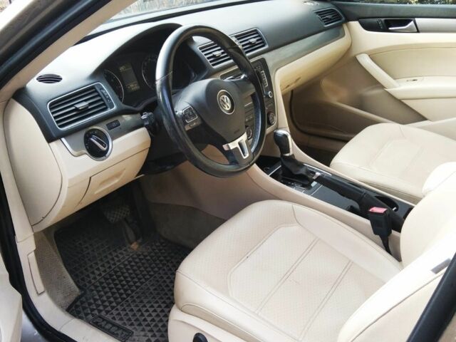 Желтый Фольксваген Пассат, объемом двигателя 1.8 л и пробегом 160 тыс. км за 10500 $, фото 1 на Automoto.ua