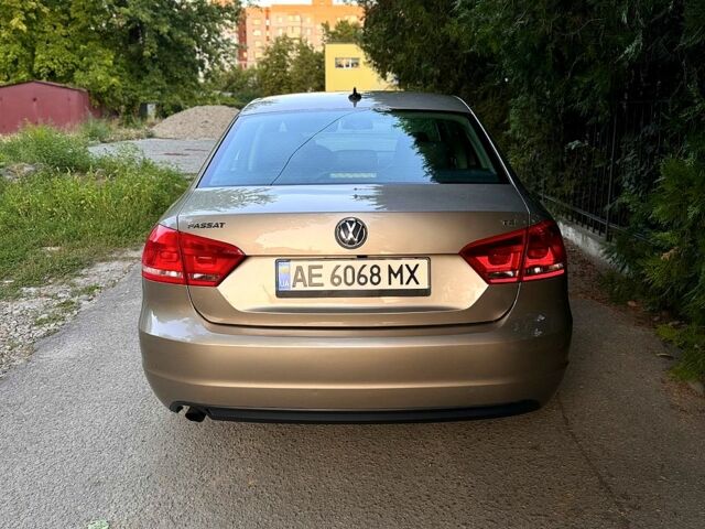 Желтый Фольксваген Пассат, объемом двигателя 1.8 л и пробегом 238 тыс. км за 10900 $, фото 1 на Automoto.ua