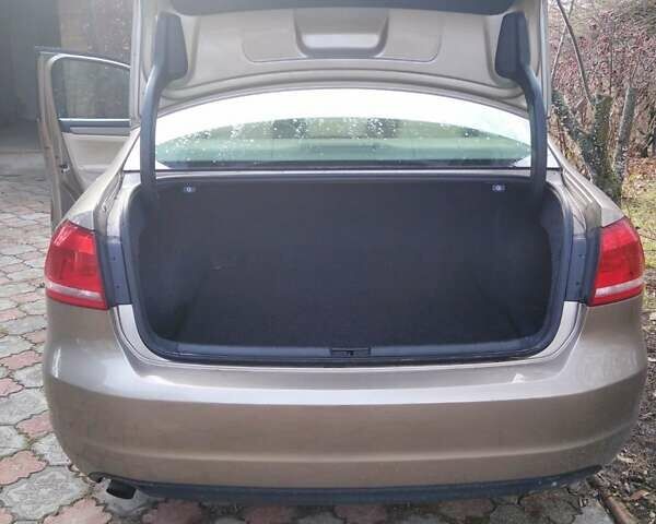 Желтый Фольксваген Пассат, объемом двигателя 1.8 л и пробегом 160 тыс. км за 10500 $, фото 2 на Automoto.ua