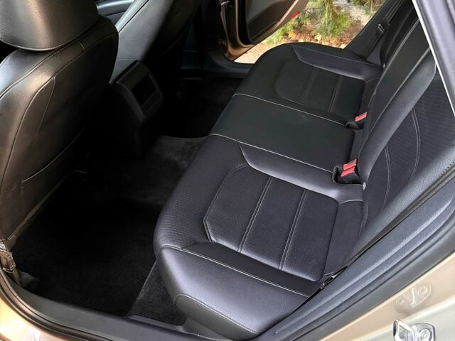 Желтый Фольксваген Пассат, объемом двигателя 1.8 л и пробегом 238 тыс. км за 10900 $, фото 4 на Automoto.ua