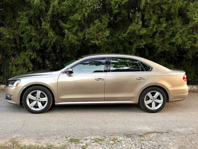 Желтый Фольксваген Пассат, объемом двигателя 1.8 л и пробегом 238 тыс. км за 10900 $, фото 2 на Automoto.ua