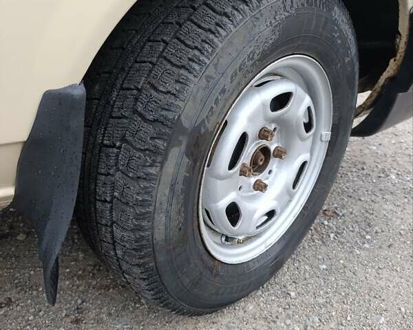 Желтый Фольксваген Пассат, объемом двигателя 1.59 л и пробегом 510 тыс. км за 1350 $, фото 9 на Automoto.ua