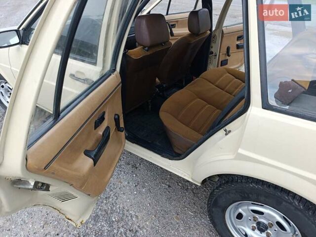 Желтый Фольксваген Пассат, объемом двигателя 1.59 л и пробегом 510 тыс. км за 1350 $, фото 4 на Automoto.ua