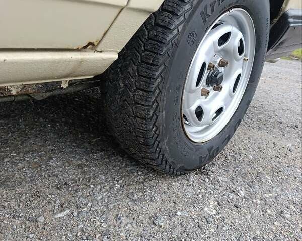 Желтый Фольксваген Пассат, объемом двигателя 1.59 л и пробегом 510 тыс. км за 1350 $, фото 13 на Automoto.ua