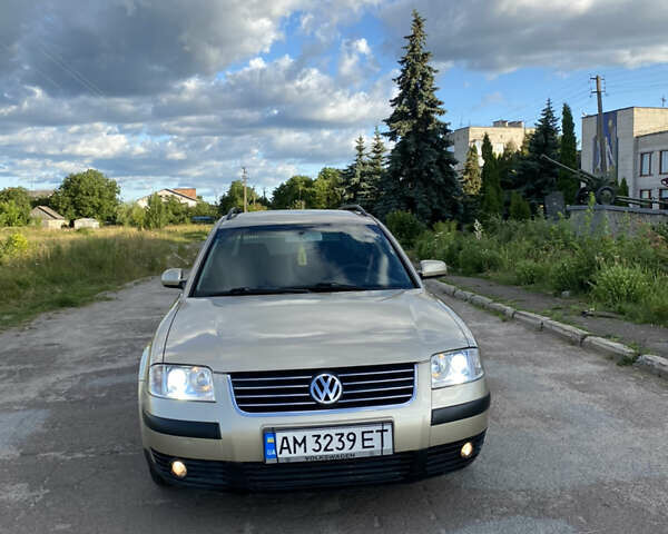 Желтый Фольксваген Пассат, объемом двигателя 1.6 л и пробегом 206 тыс. км за 4200 $, фото 11 на Automoto.ua