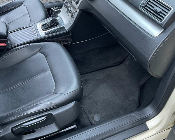 Желтый Фольксваген Пассат, объемом двигателя 1.97 л и пробегом 380 тыс. км за 7400 $, фото 6 на Automoto.ua