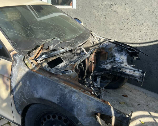 Жовтий Фольксваген Пассат, об'ємом двигуна 1.97 л та пробігом 276 тис. км за 3999 $, фото 10 на Automoto.ua