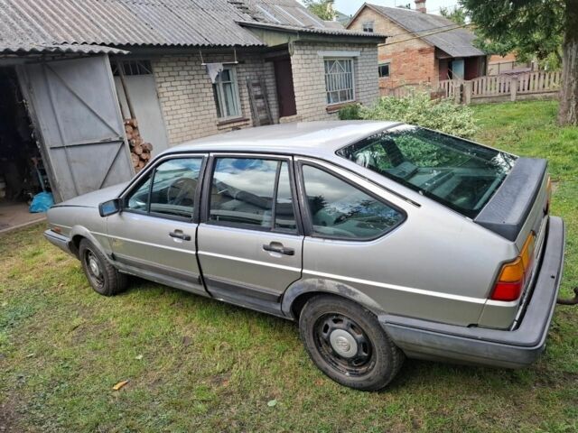 Серый Фольксваген Пассат, объемом двигателя 0 л и пробегом 300 тыс. км за 1500 $, фото 1 на Automoto.ua