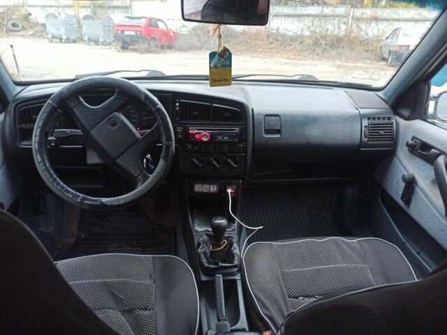 Серый Фольксваген Пассат, объемом двигателя 1.8 л и пробегом 480 тыс. км за 2000 $, фото 10 на Automoto.ua